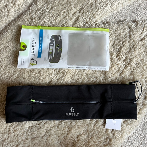 NWT FlipBelt Black Running Belt - Picture 1 of 4